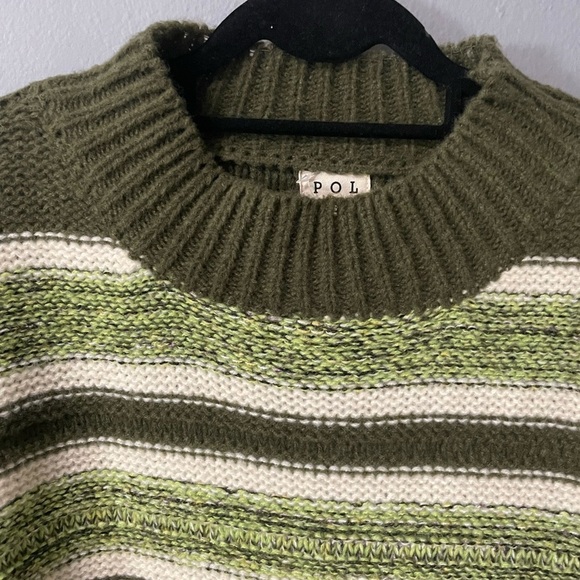 NWOT POL Oversized Mock Neck Balloon Sleeves Fringe Knit Sweater. Size Small - Picture 3 of 7